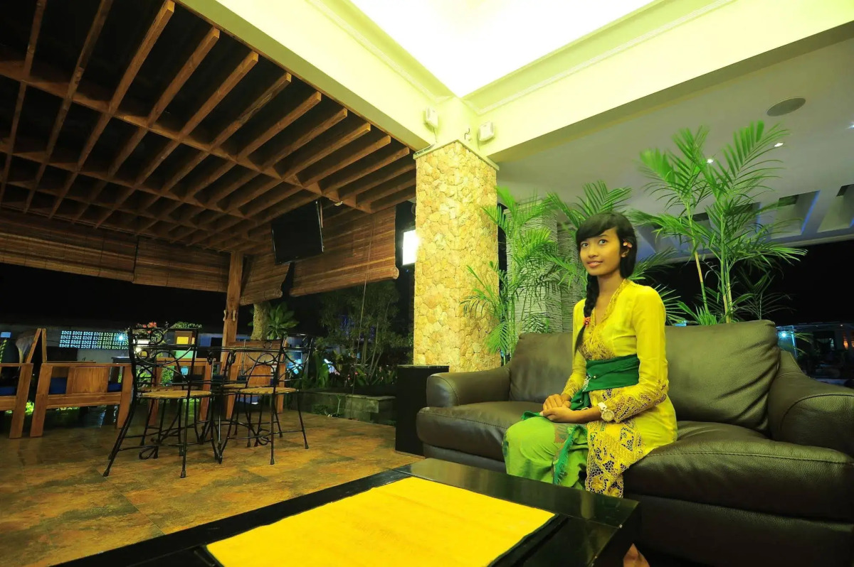 Alron Hotel Kuta Powered by Archipelago