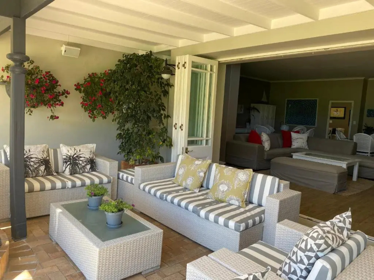 19th Hole Guest Lodge