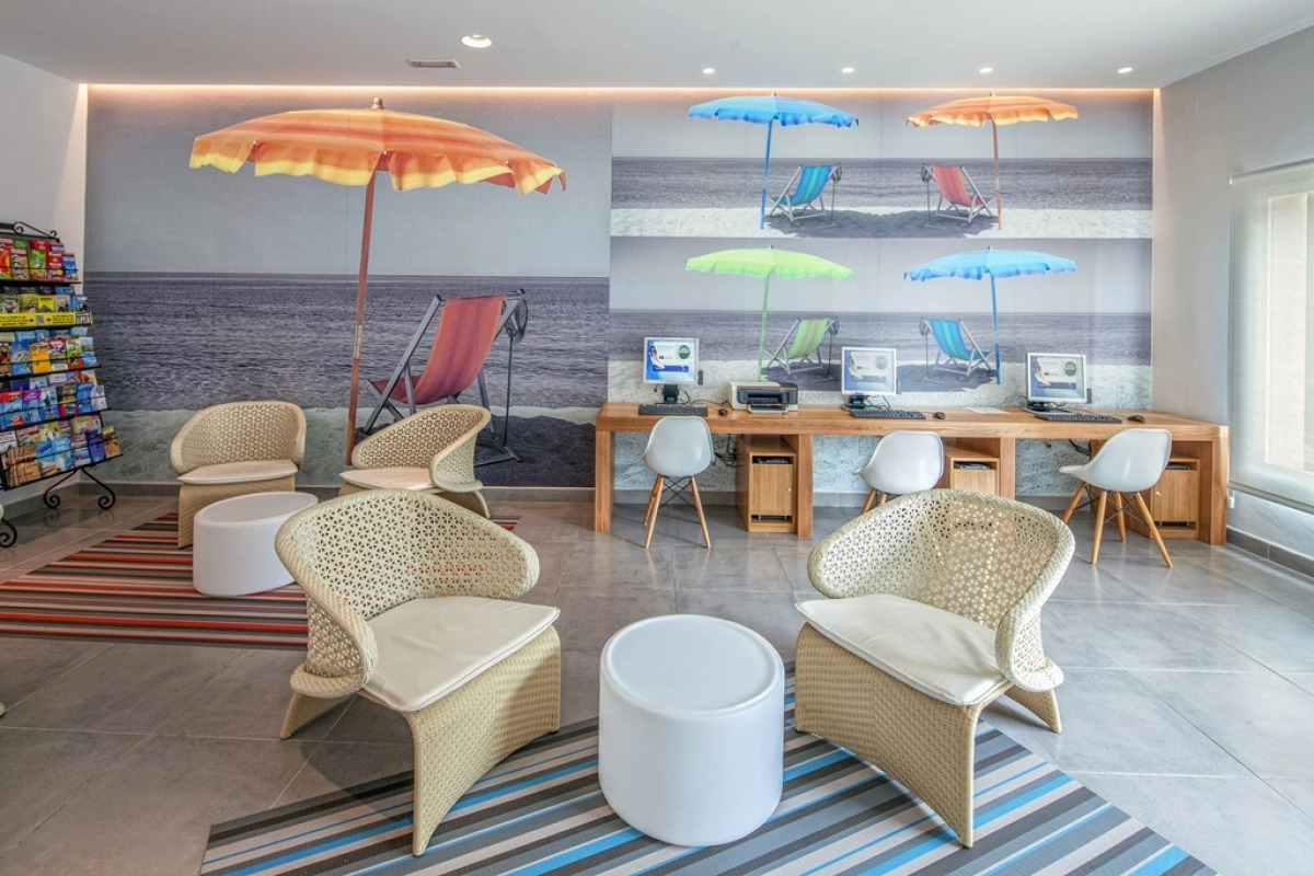 Отель Los Amigos Beach Club