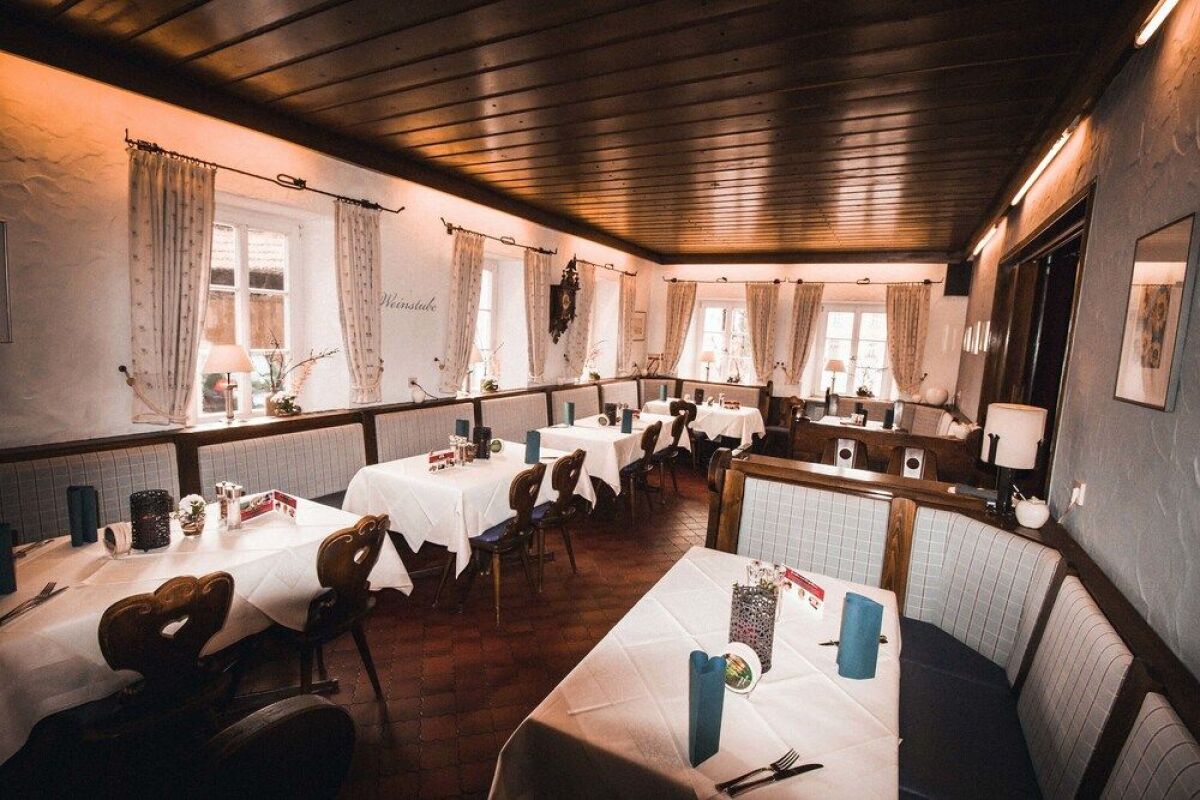 Landhotel & Weingasthof Schwarzer Adler