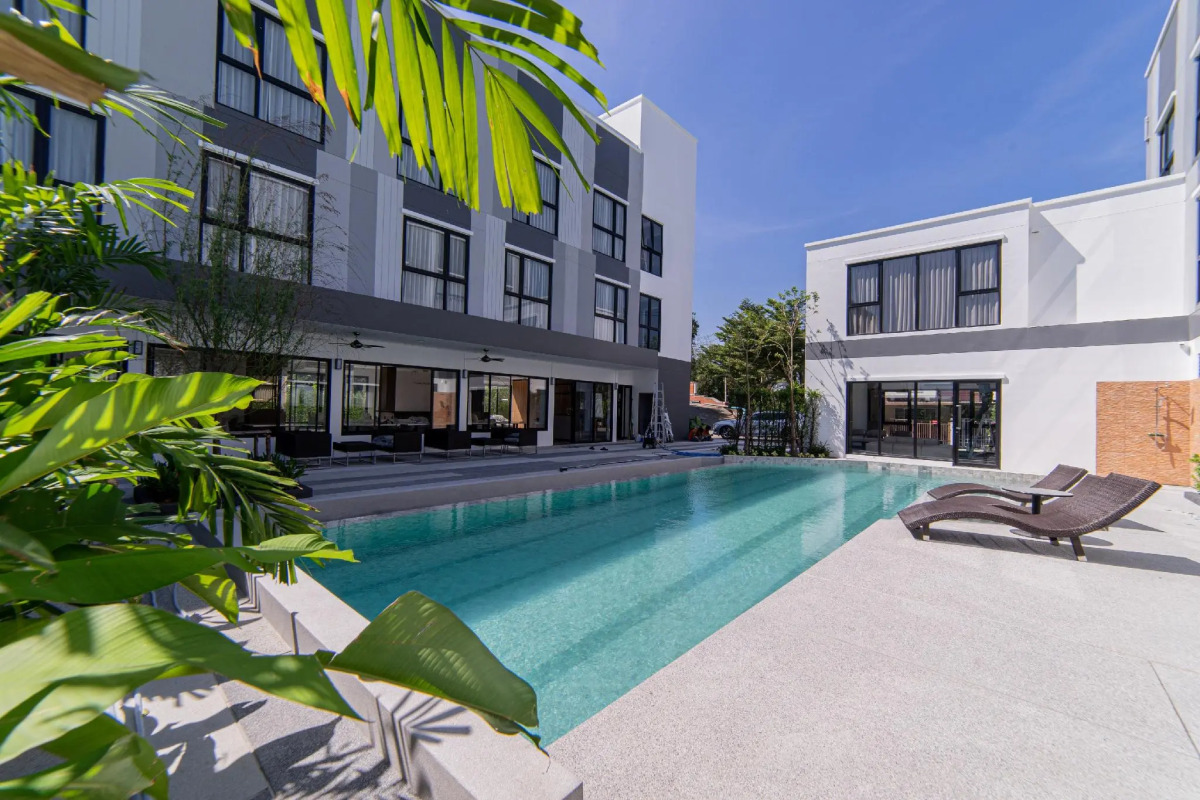 Gate43 Airport Hotel