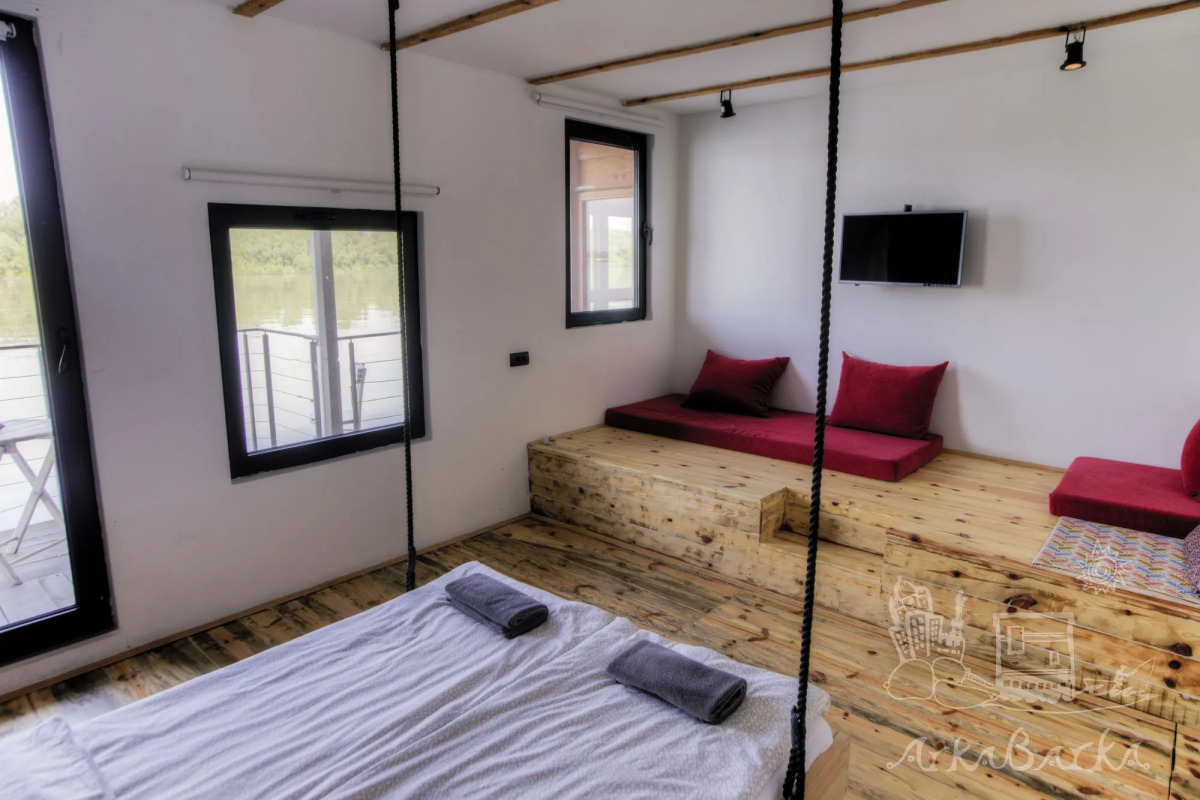 ArkaBarka Floating Hostel and Apartments