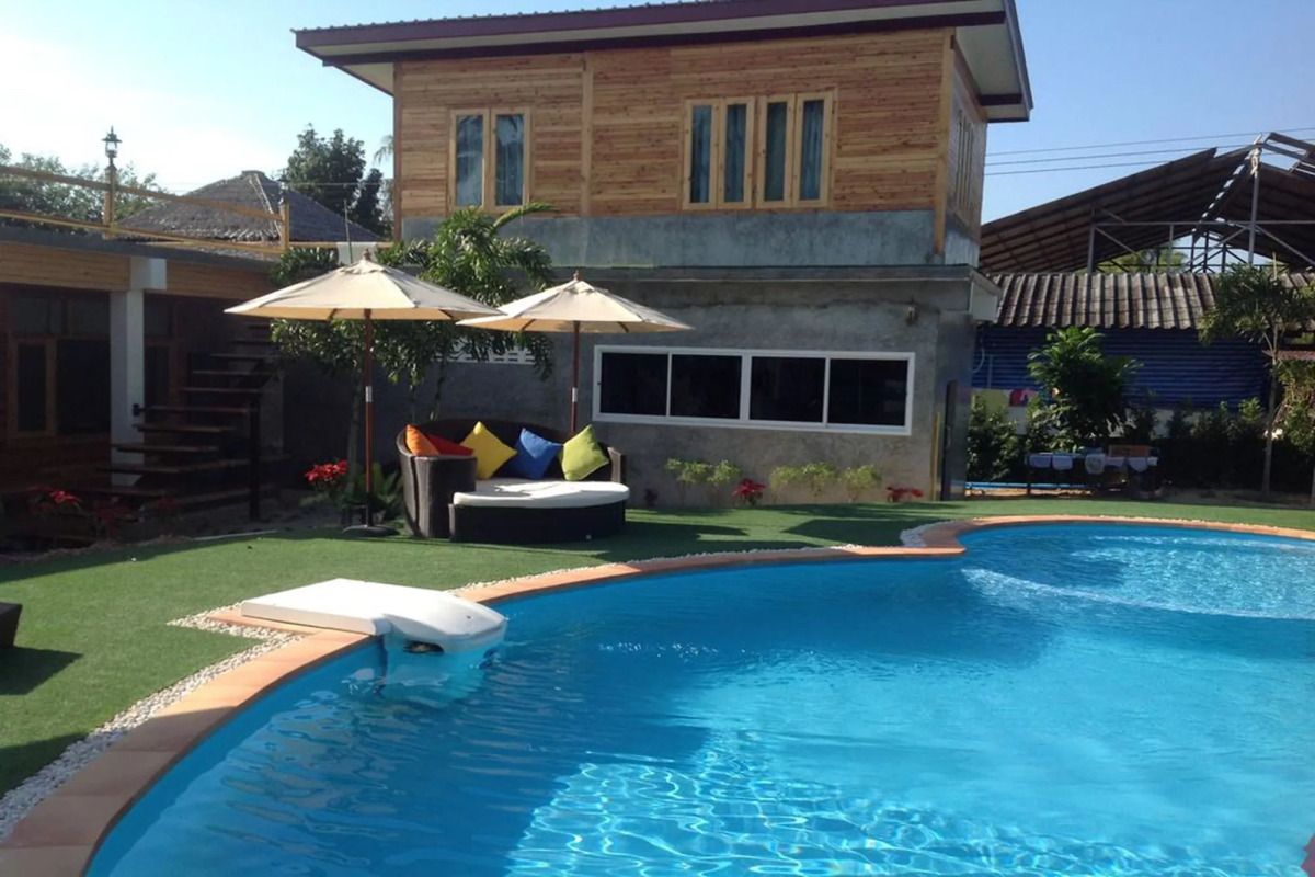 Check In & Chill Out Laem Sok Pier