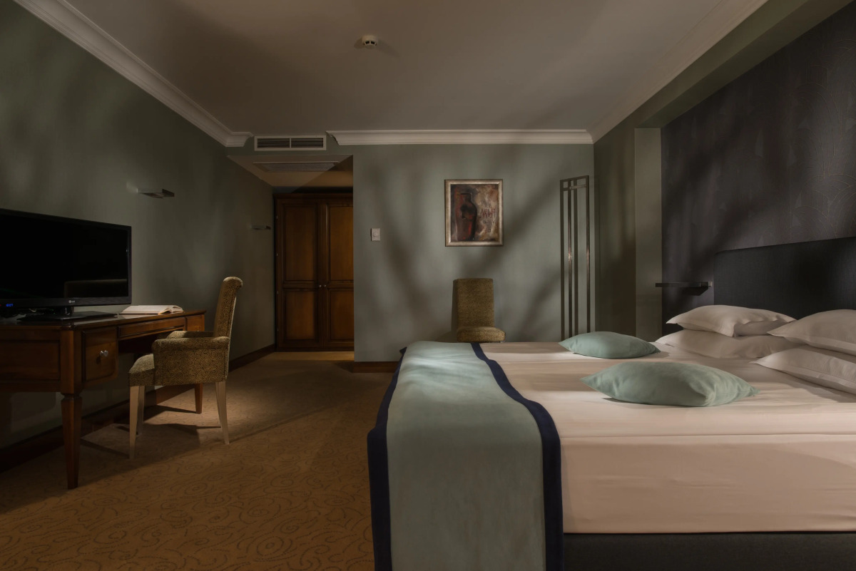 Rosslyn Thracia Hotel