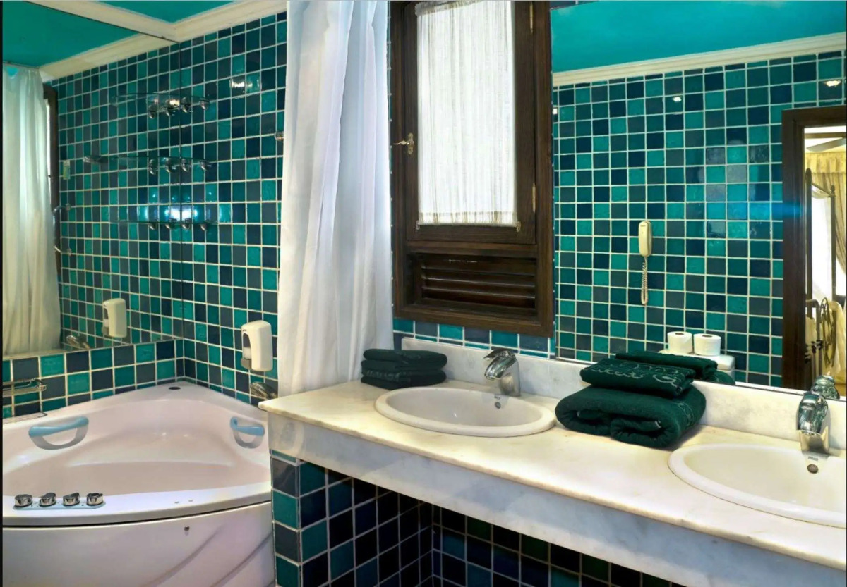 Regency Country Club, Apartments Suites