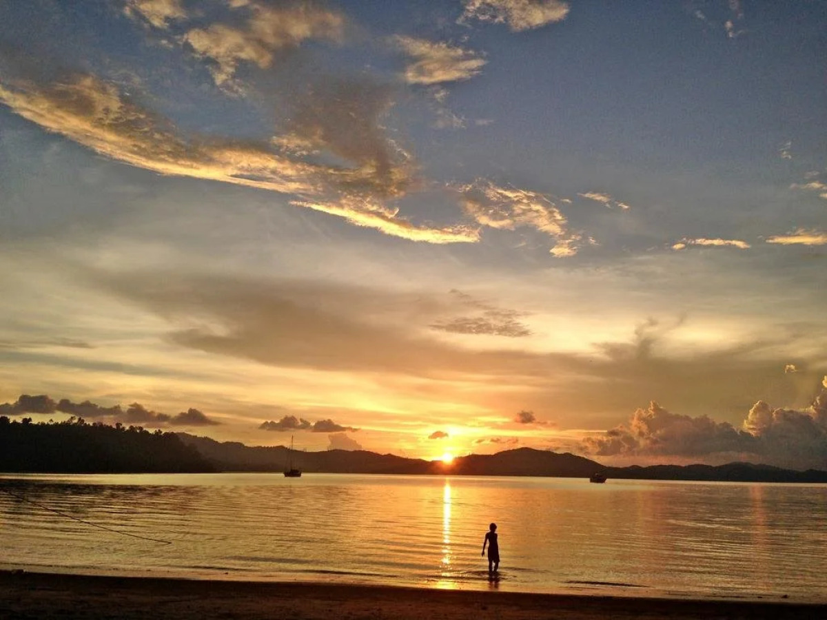 Ausan Beach Front Cottage and Restaurant