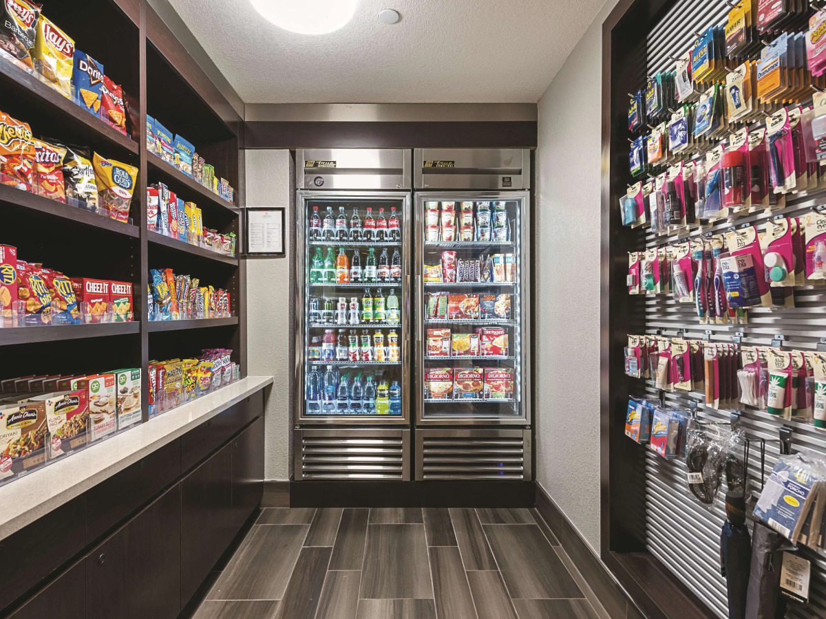 La Quinta Inn & Suites by Wyndham Plantation at SW 6th St