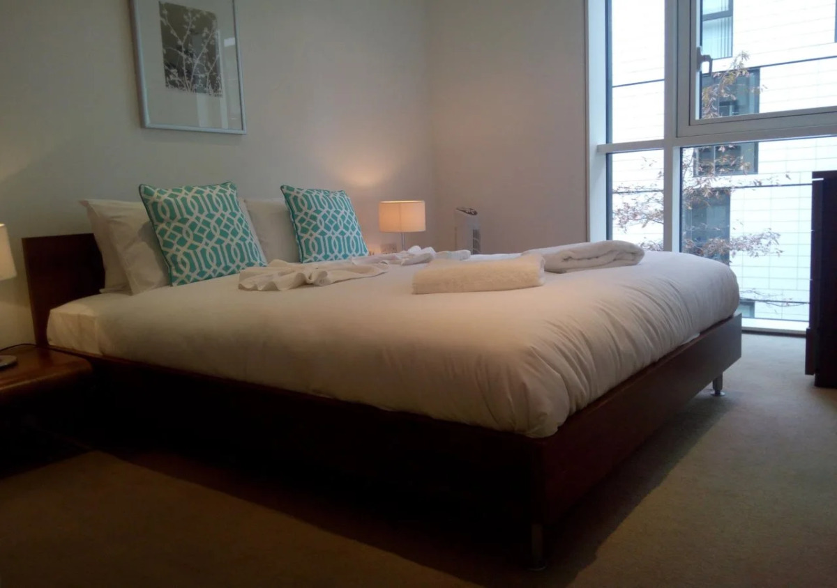 Still Life Tower Hill Deluxe