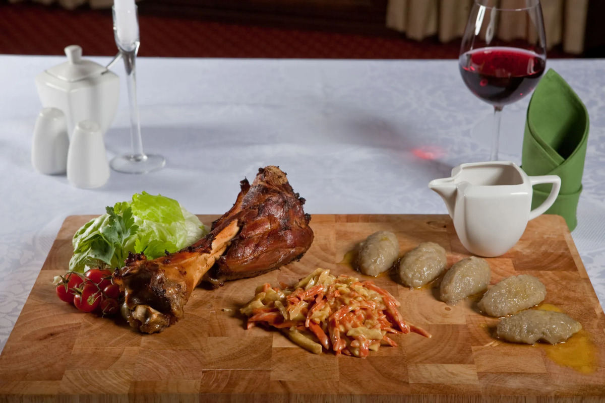 Helan Family & Garden