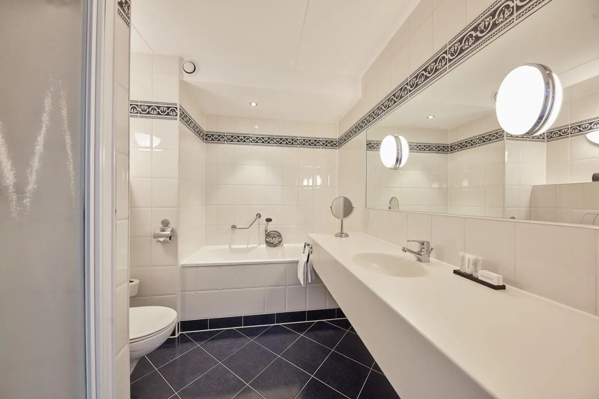 Carlton Square Hotel