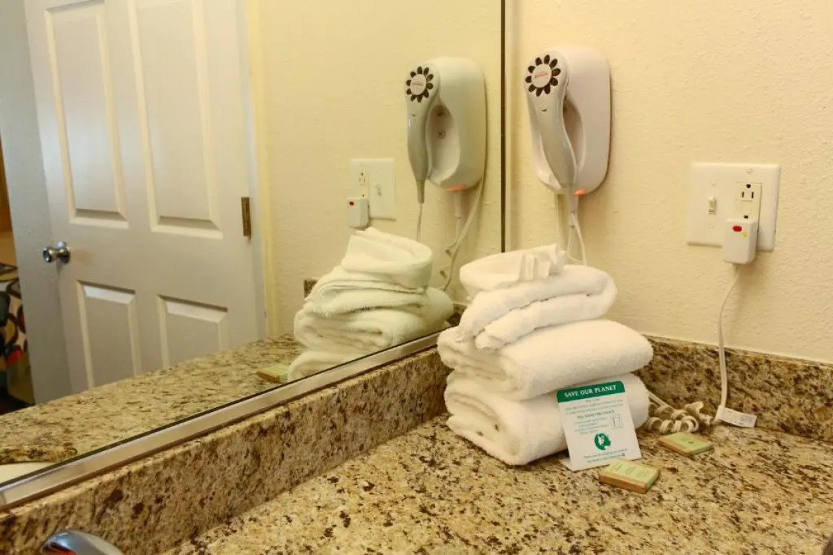 Super 8 by Wyndham Orlando International Drive