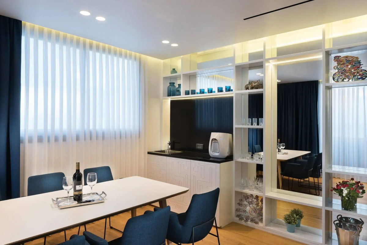 Sea Side by Zvieli Hotels