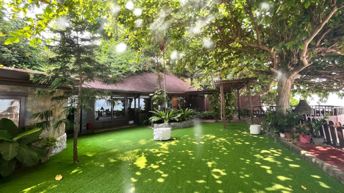 Birds and Bees Resort