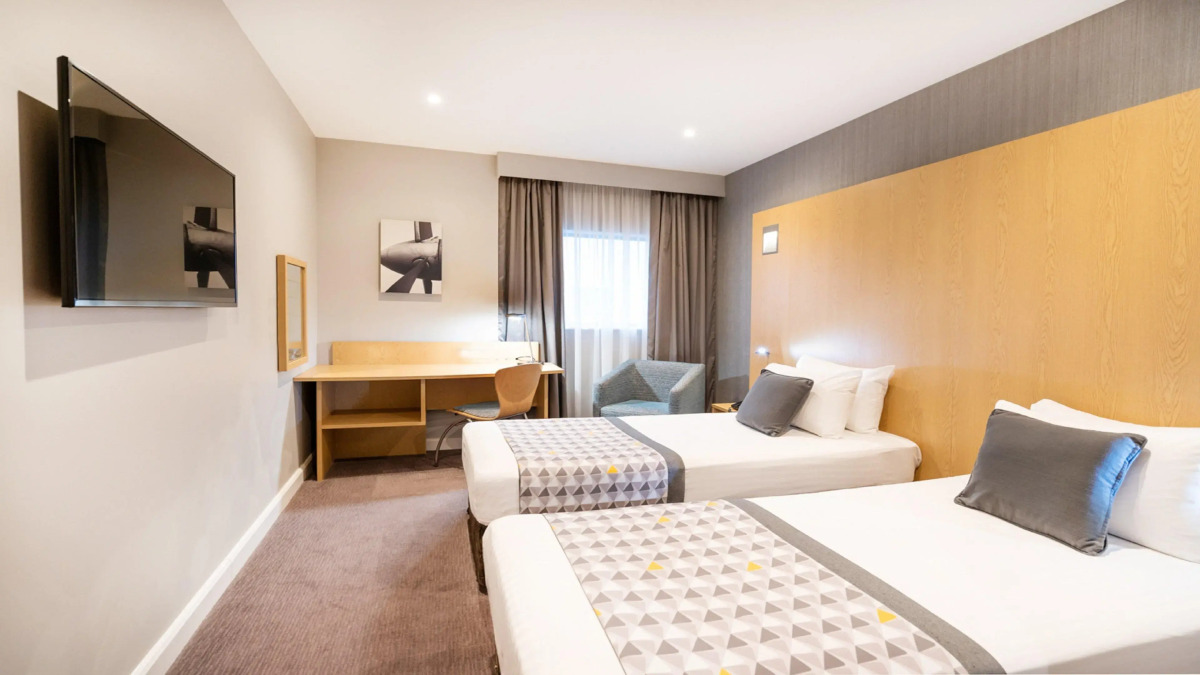 Holiday Inn London - Luton Airport by IHG