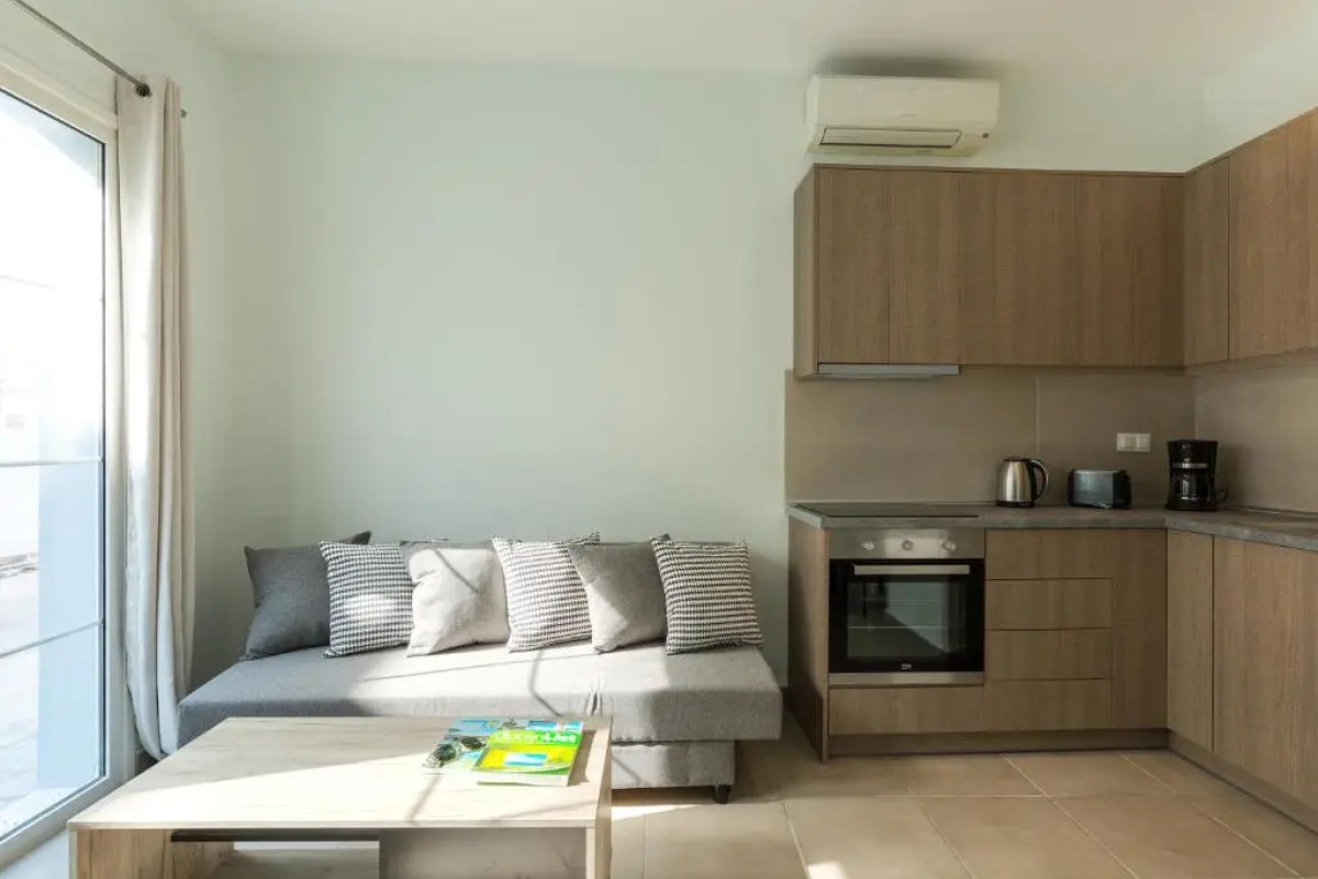 Local Hostel & Suites