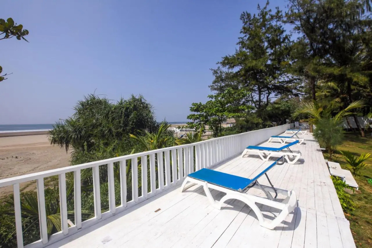 Foxoso La Beach Resort & Spa