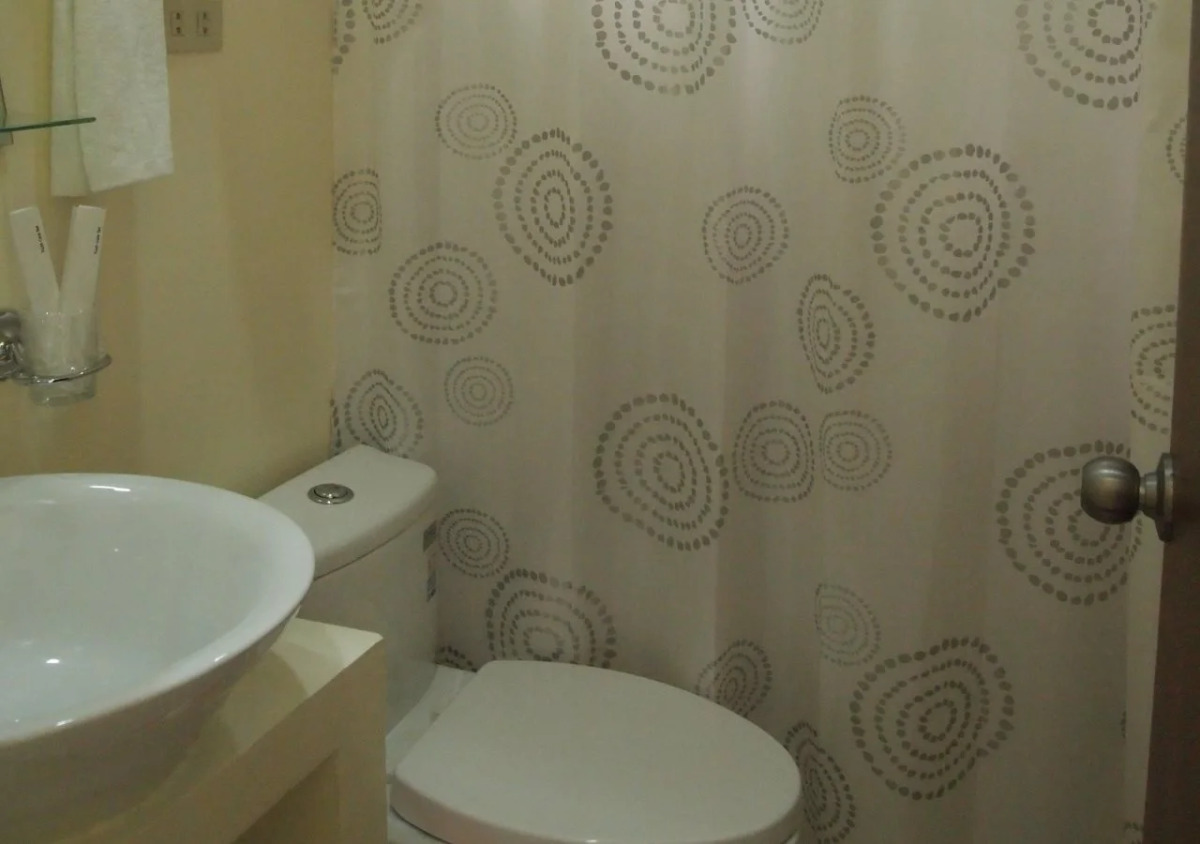 Blue Lagoon Inn & Suites