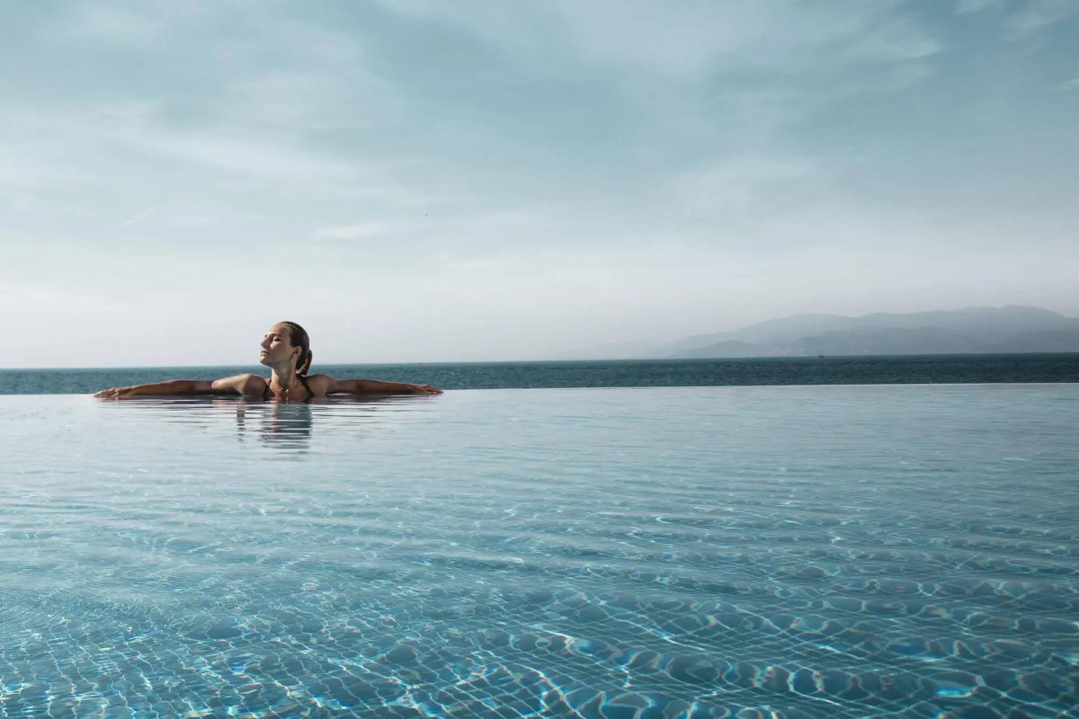 Charisma De Luxe Hotel