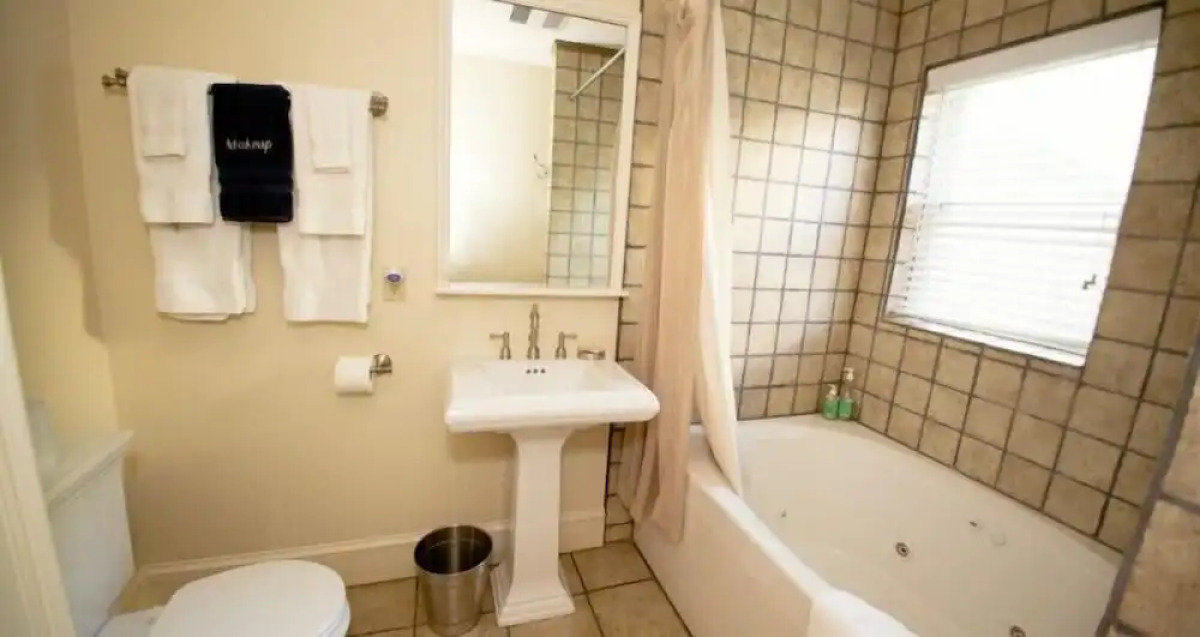 24 East Main Street B&B