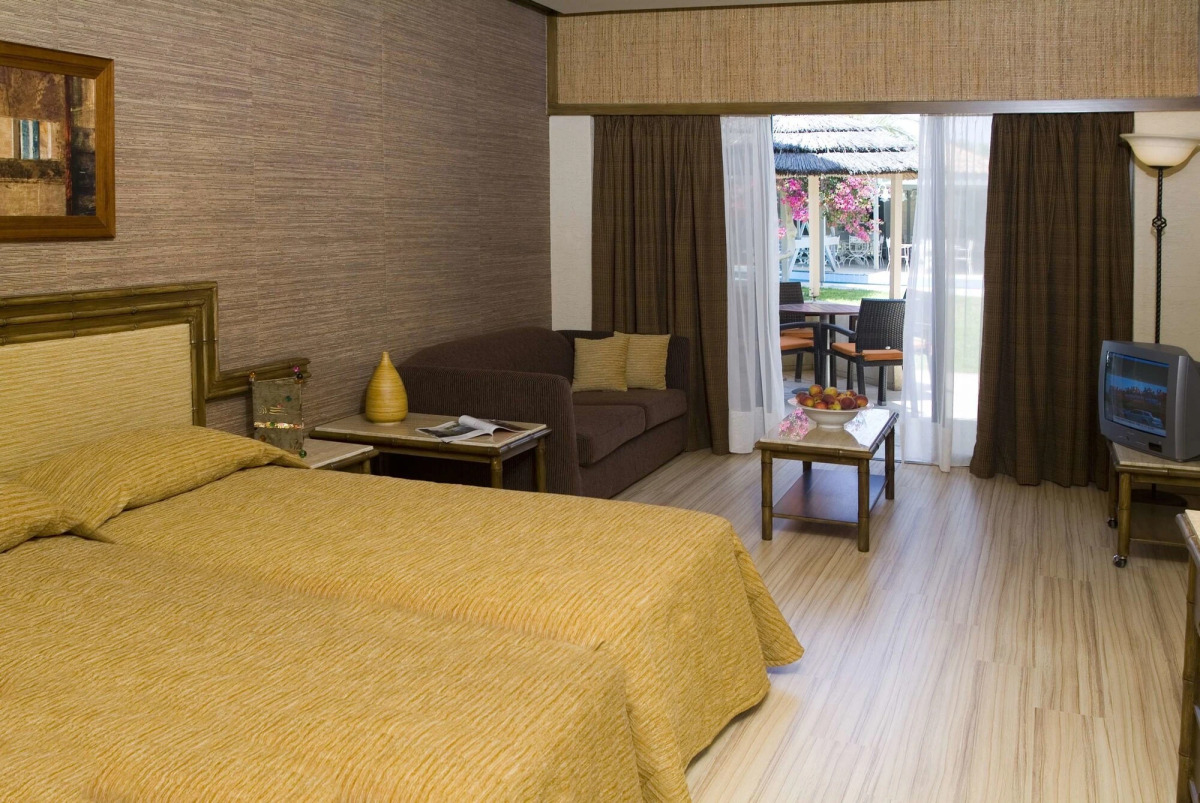 Palm Beach Hotel & Bungalows