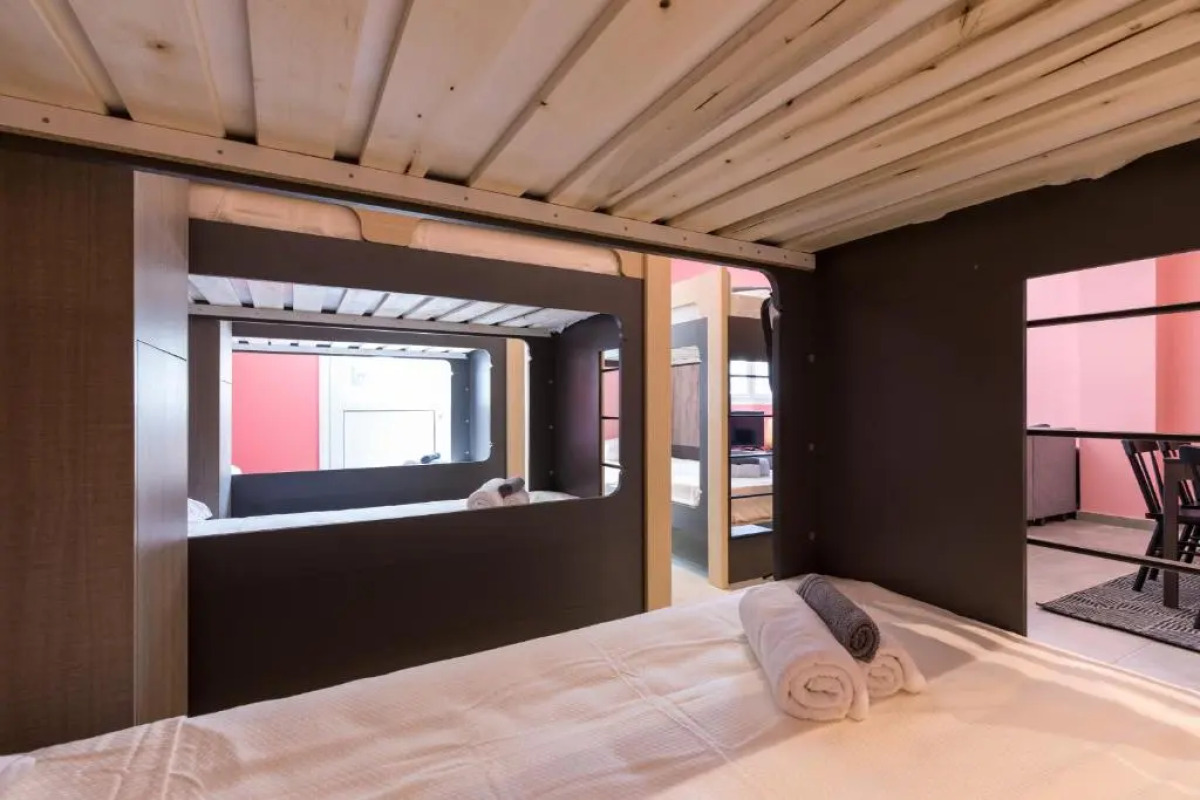 Local Hostel & Suites