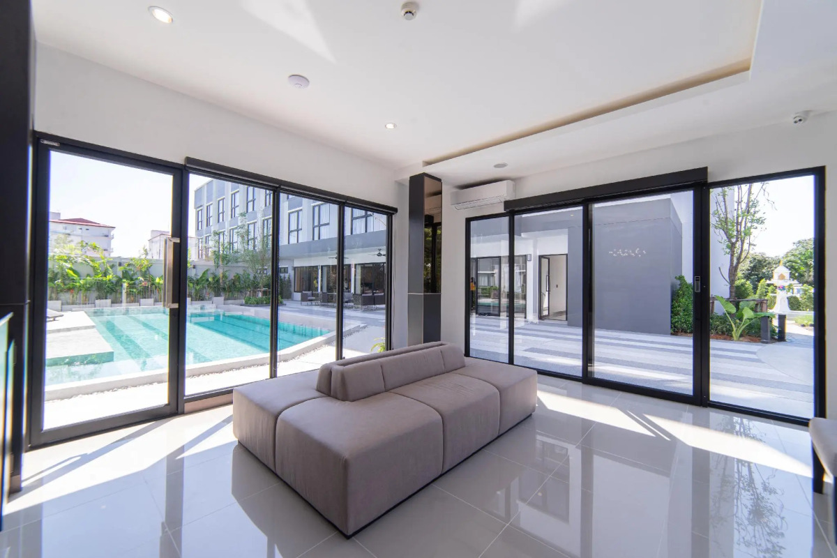 Gate43 Airport Hotel