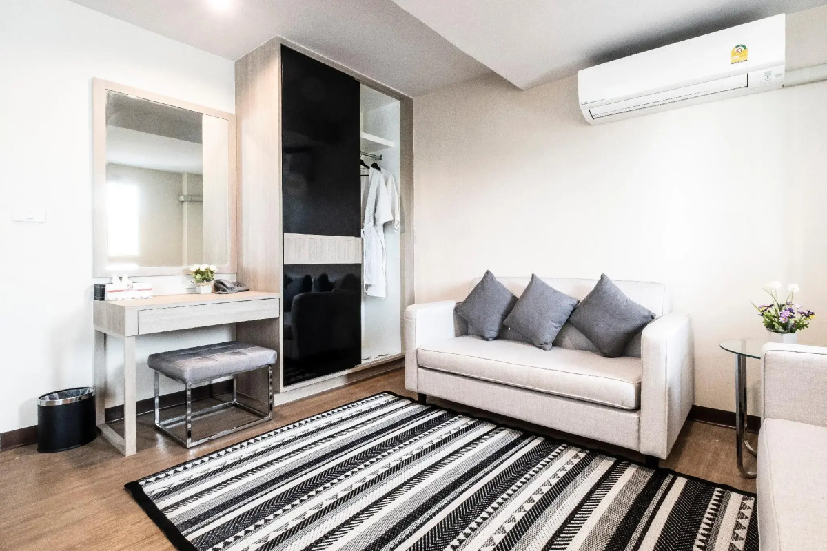 Sinsuvarn Airport Suite