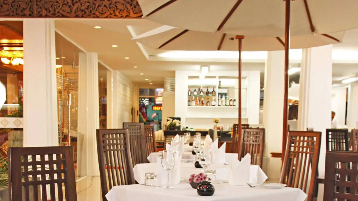 Отель Rayaburi Hotel Patong