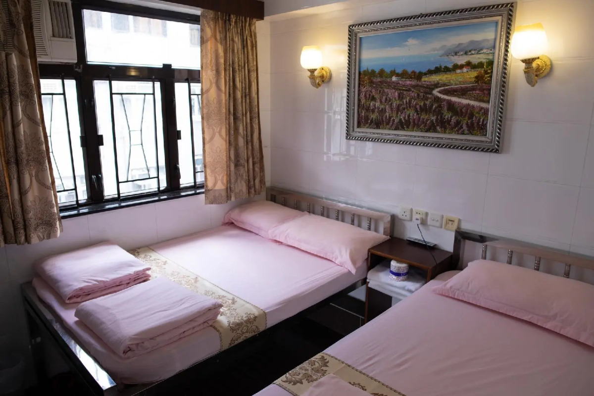 Lucky Hotel - Carlton Group of Hostels