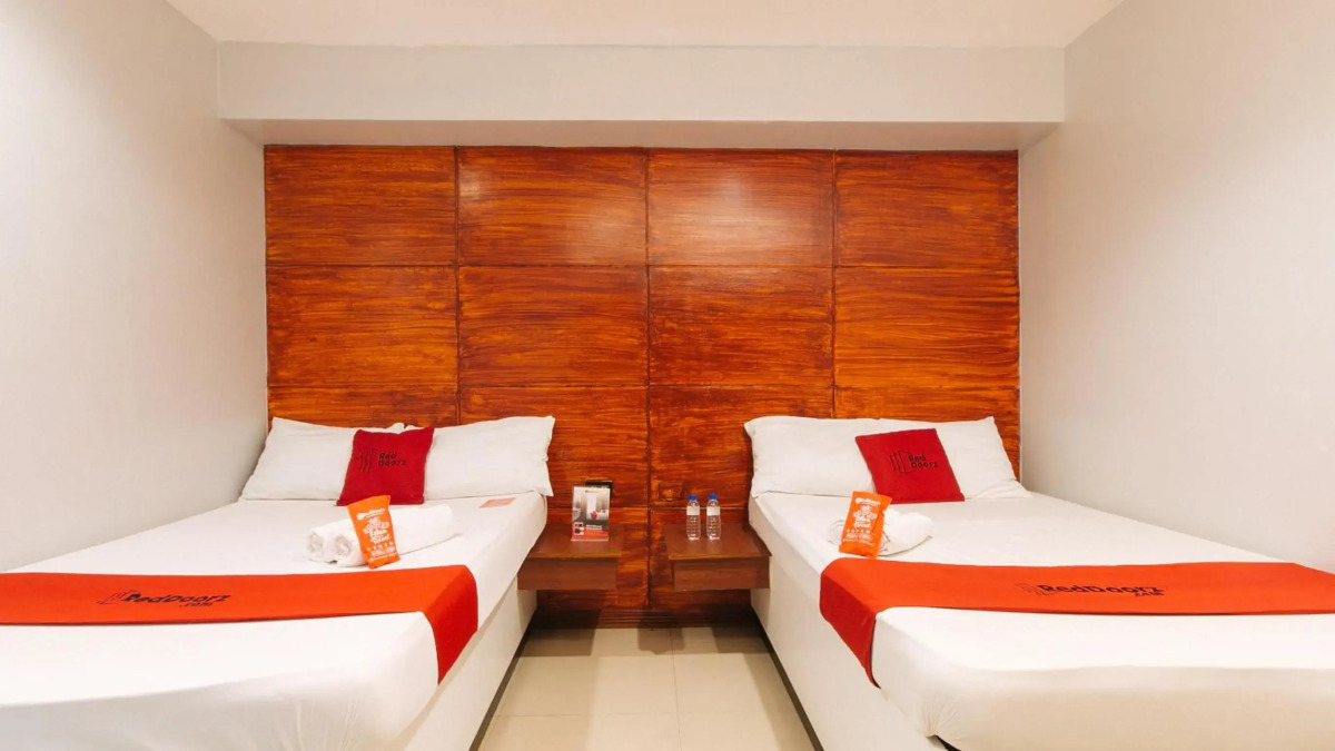 RedDoorz near Bambang Station