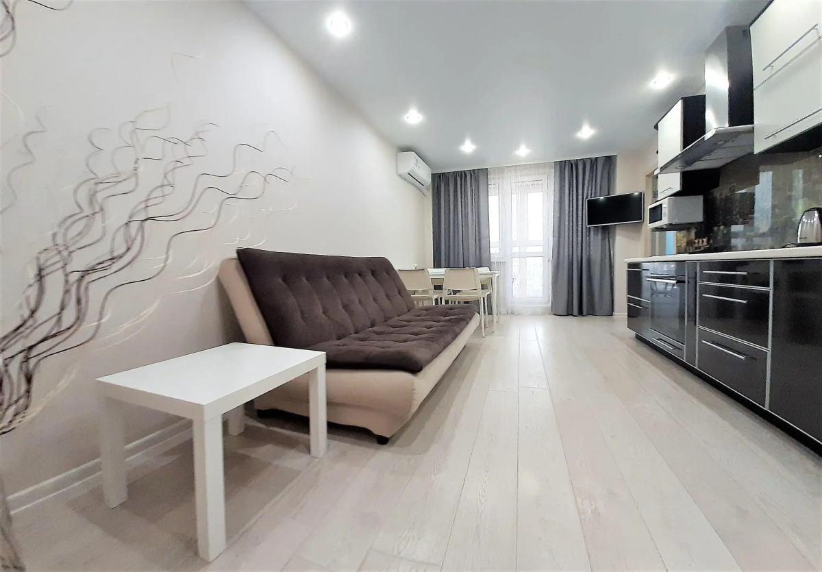 Мегаполис на улице Средне-Московская