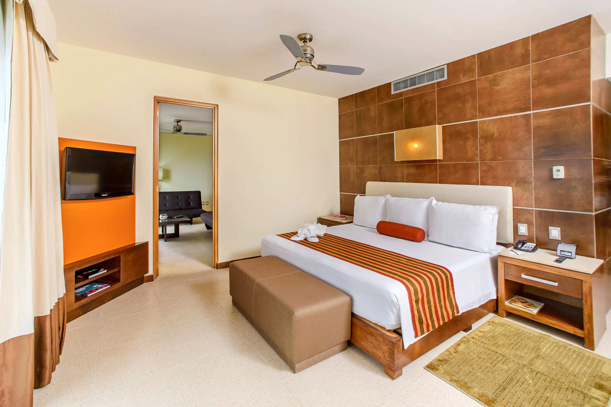 Krystal Urban Cancun & Beach Club