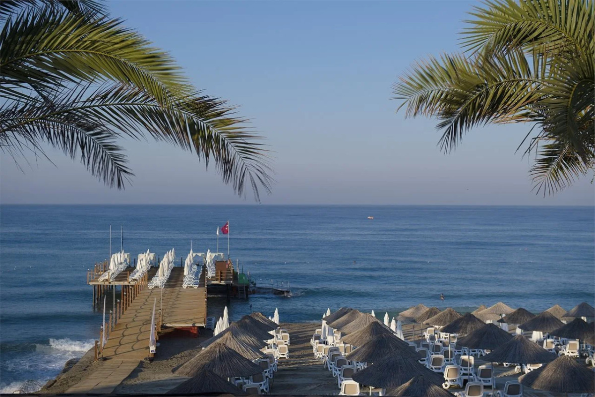 Quattro Beach Spa & Resort Hotel