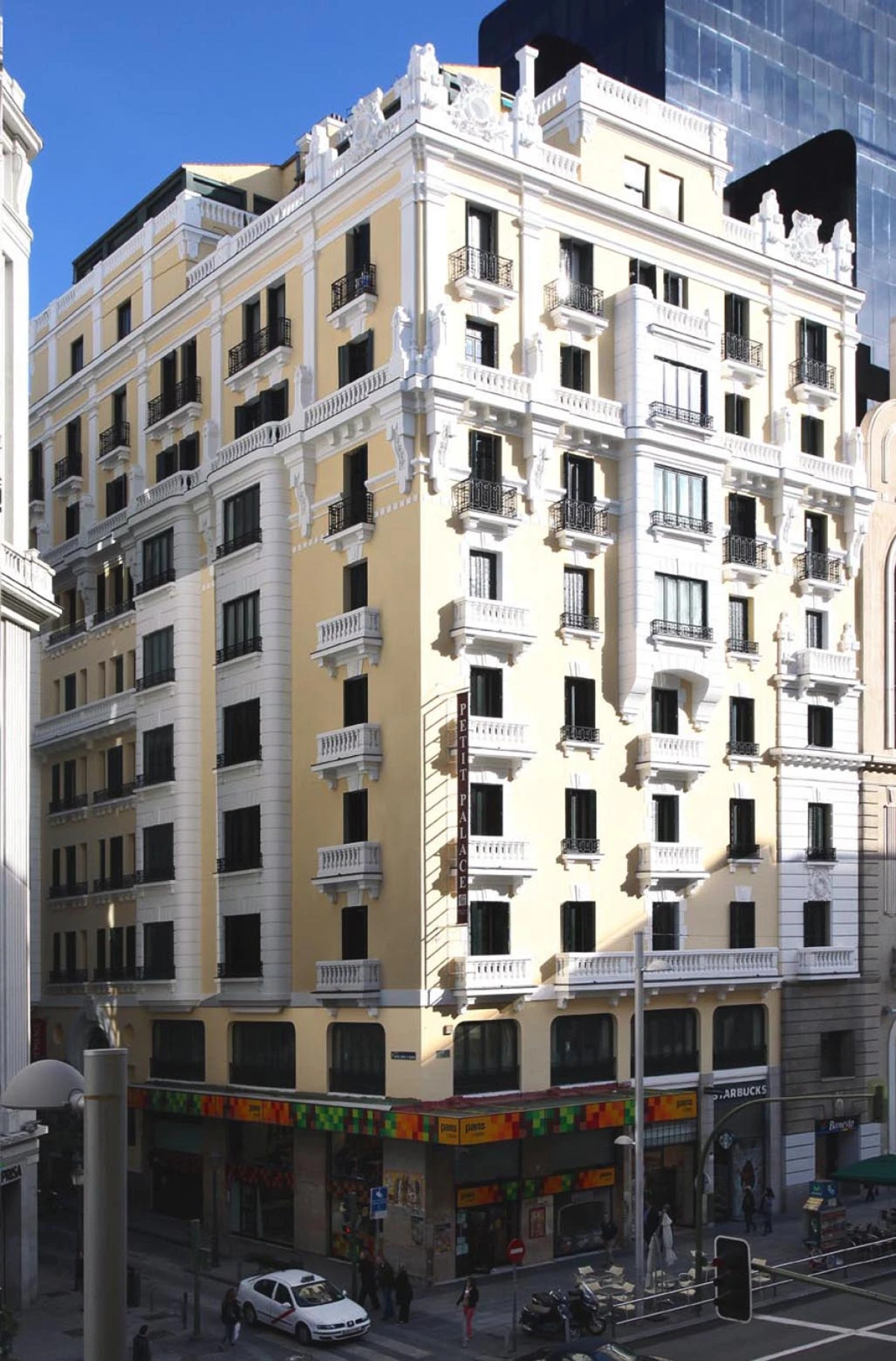 Отель Petit Palace Triball