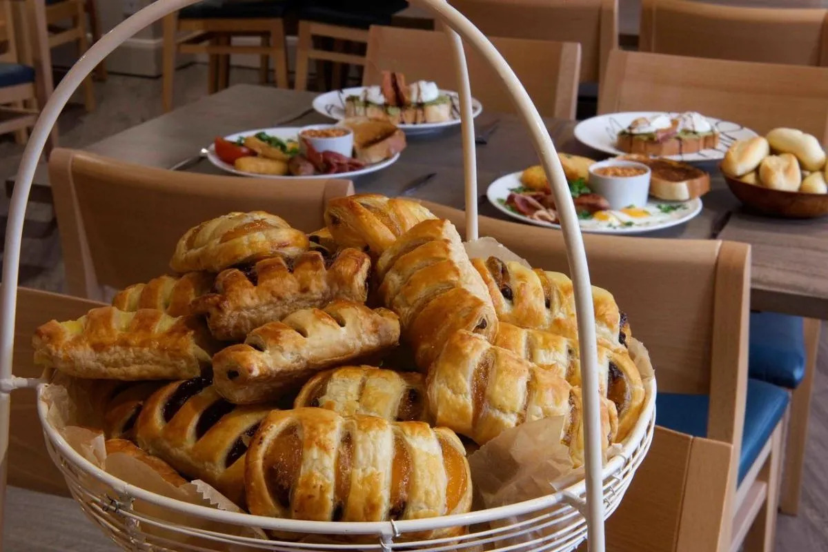 Waterloo Hub Hotel & Suites