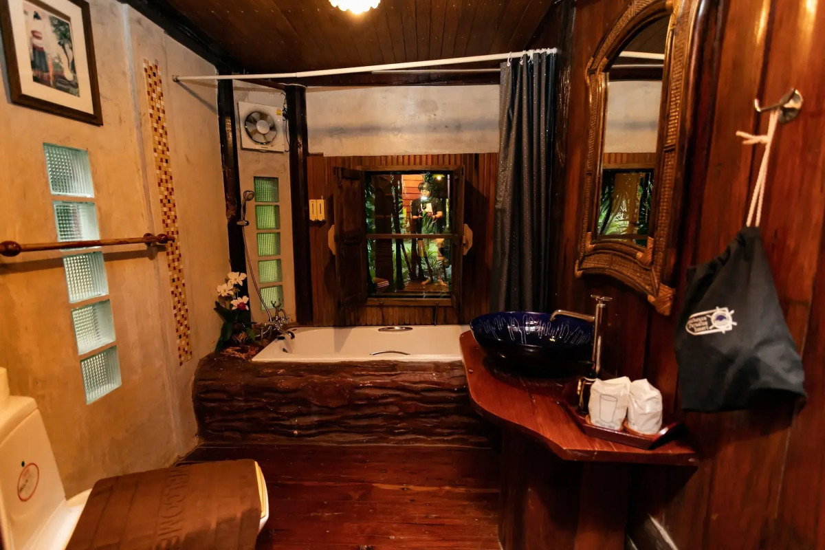 Kaengkrachan Boathouse Paradise Resort