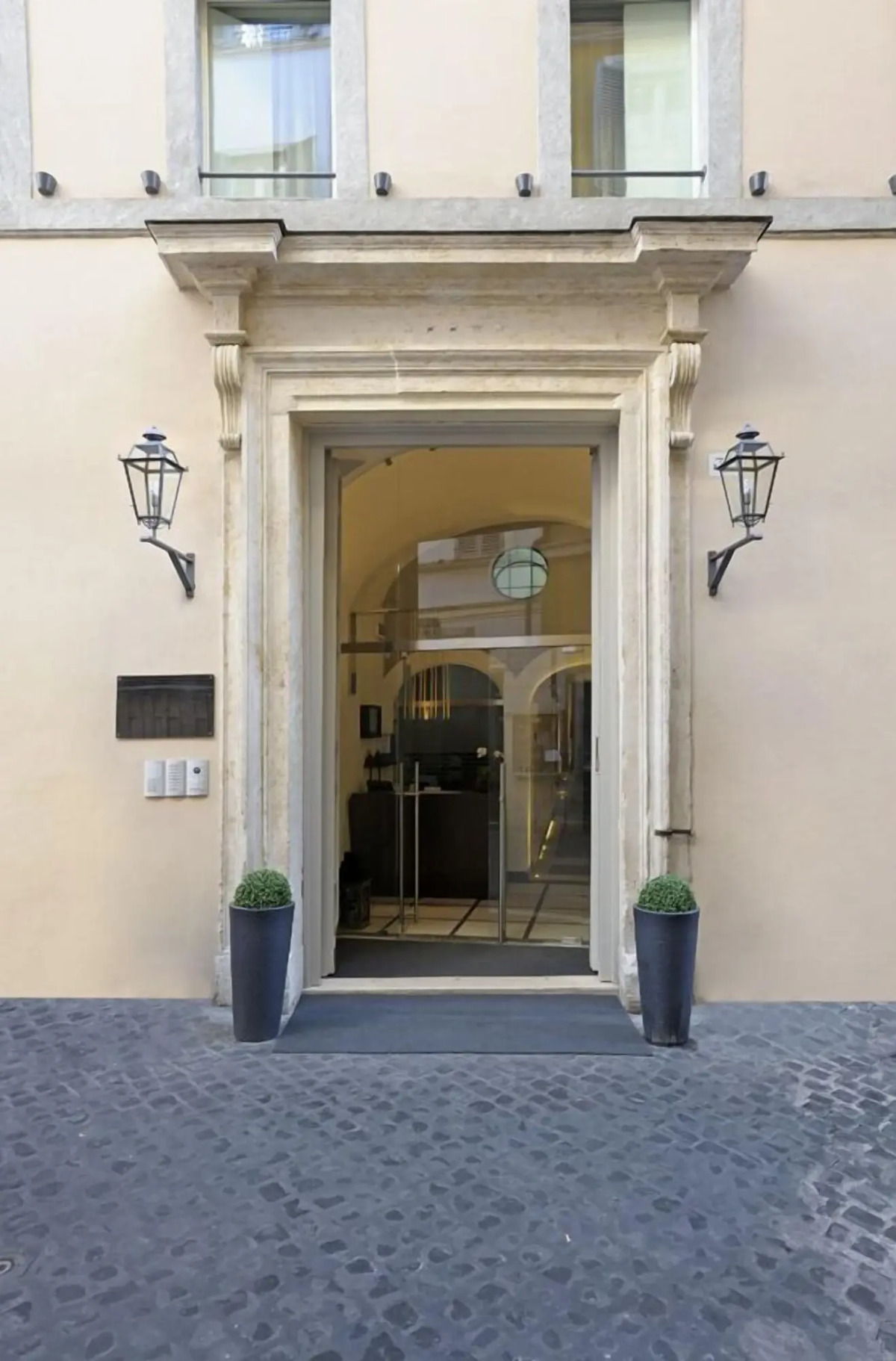 Trevi Palace Luxury Inn