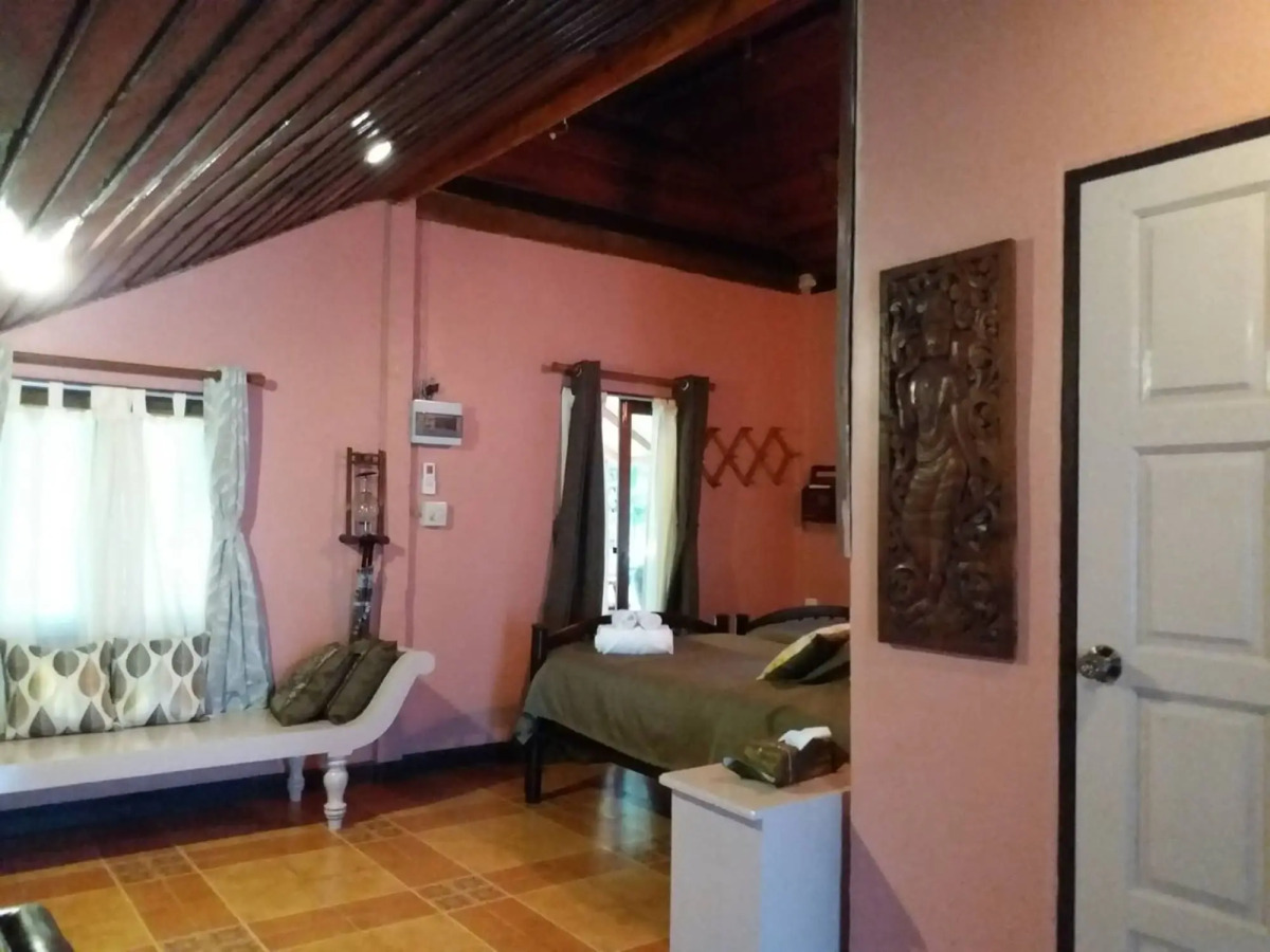 Kaengkrachan Boathouse Paradise Resort