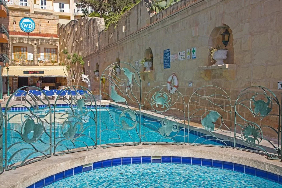 White Dolphin Complex Hotel