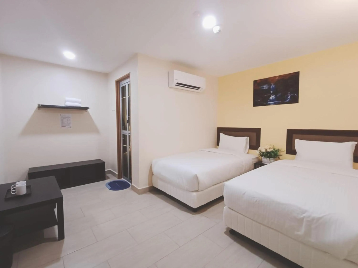 Capital O 90897 Island City Hotel