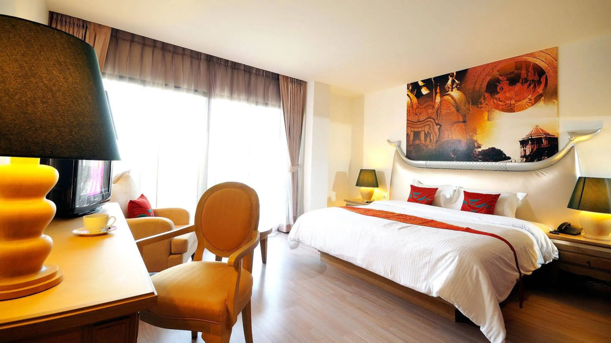 The StandardX Bangkok Phra Arthit