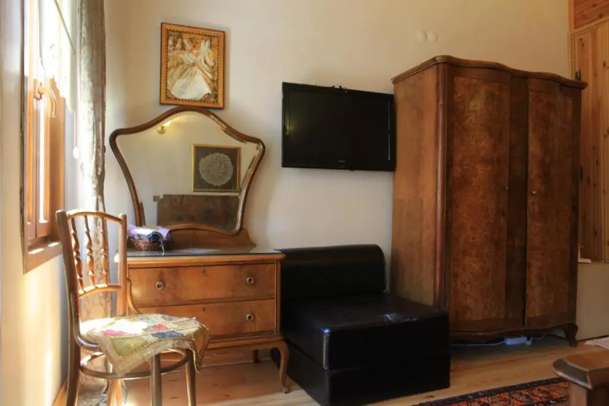 Tom Square Boutique Hotel