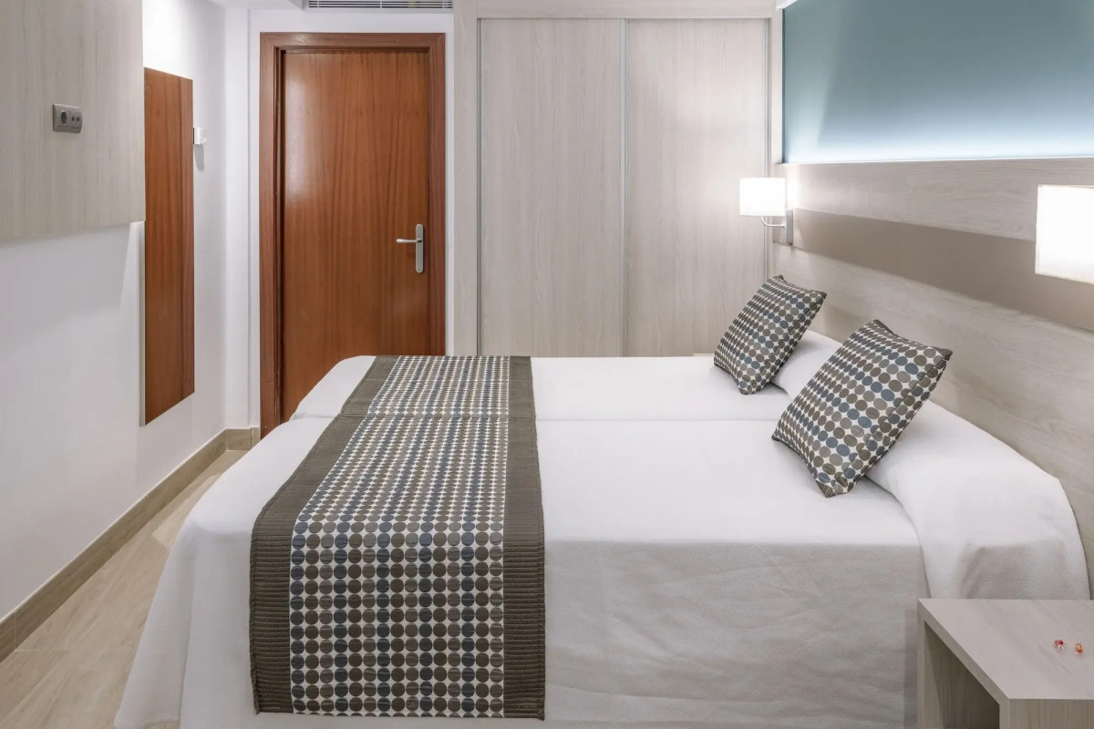 Отель 4R Miramar Calafell