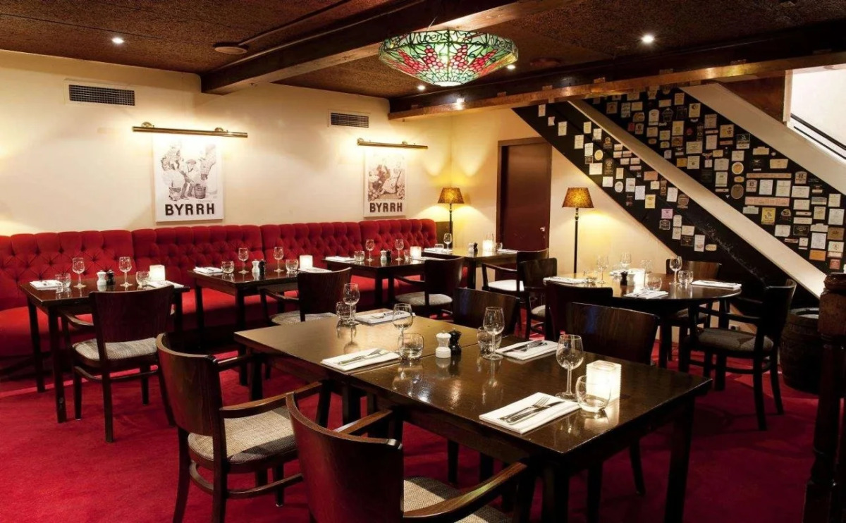 Carlton Ambassador Hotel