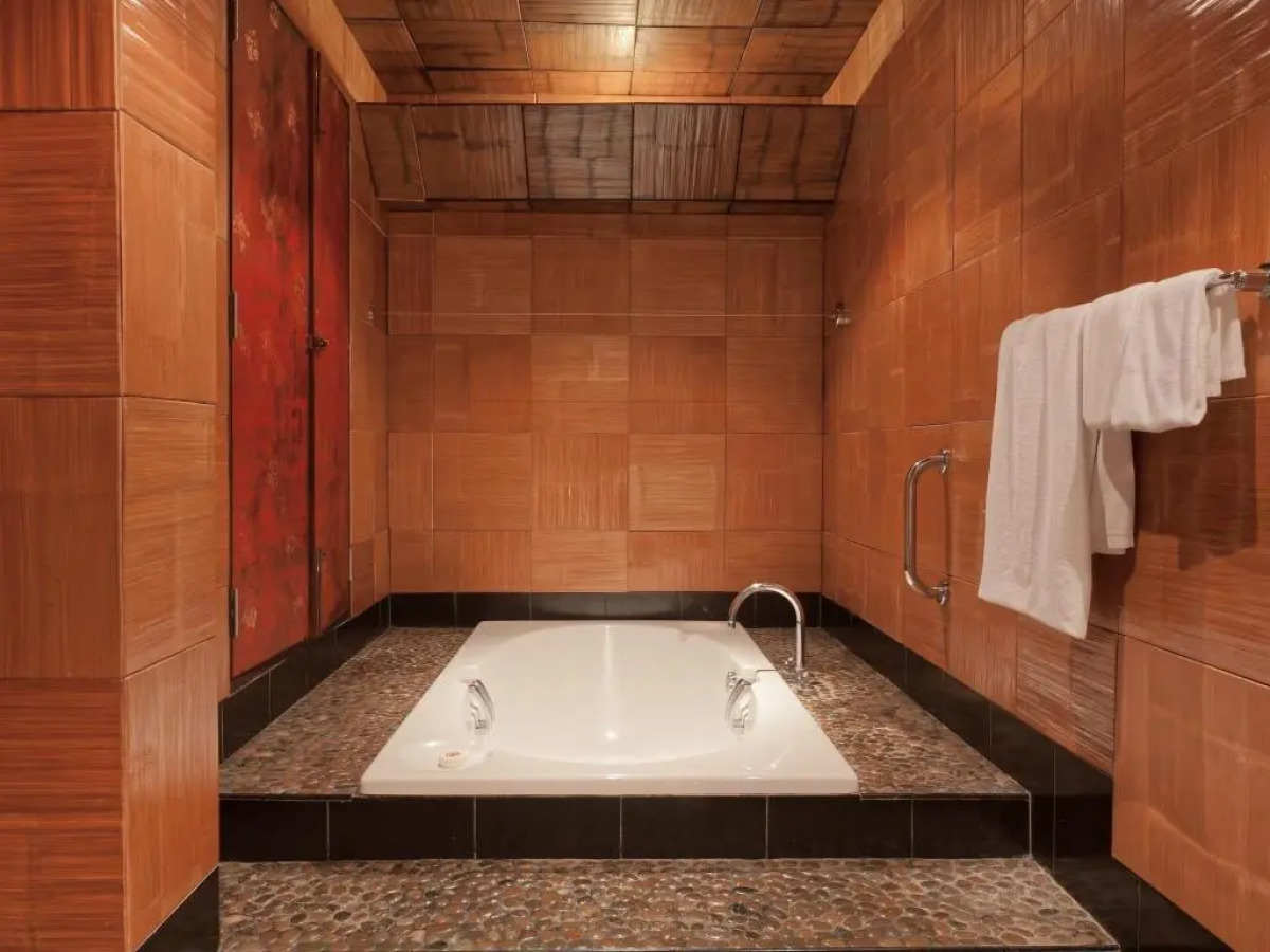 Mom Tri's Villa Royale