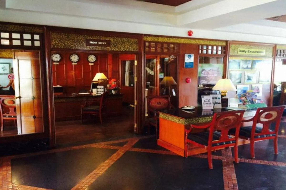 Pavilion Queen's Bay