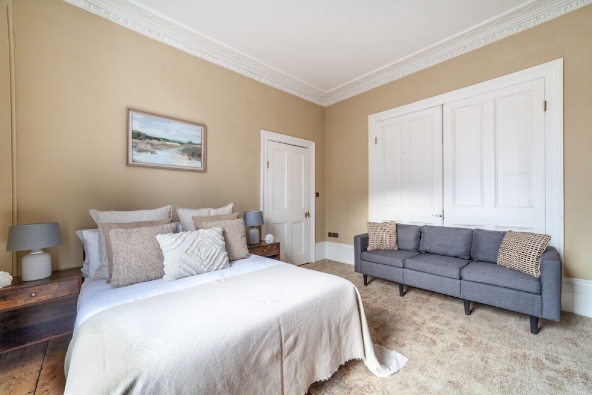 The New Cross Premier Room