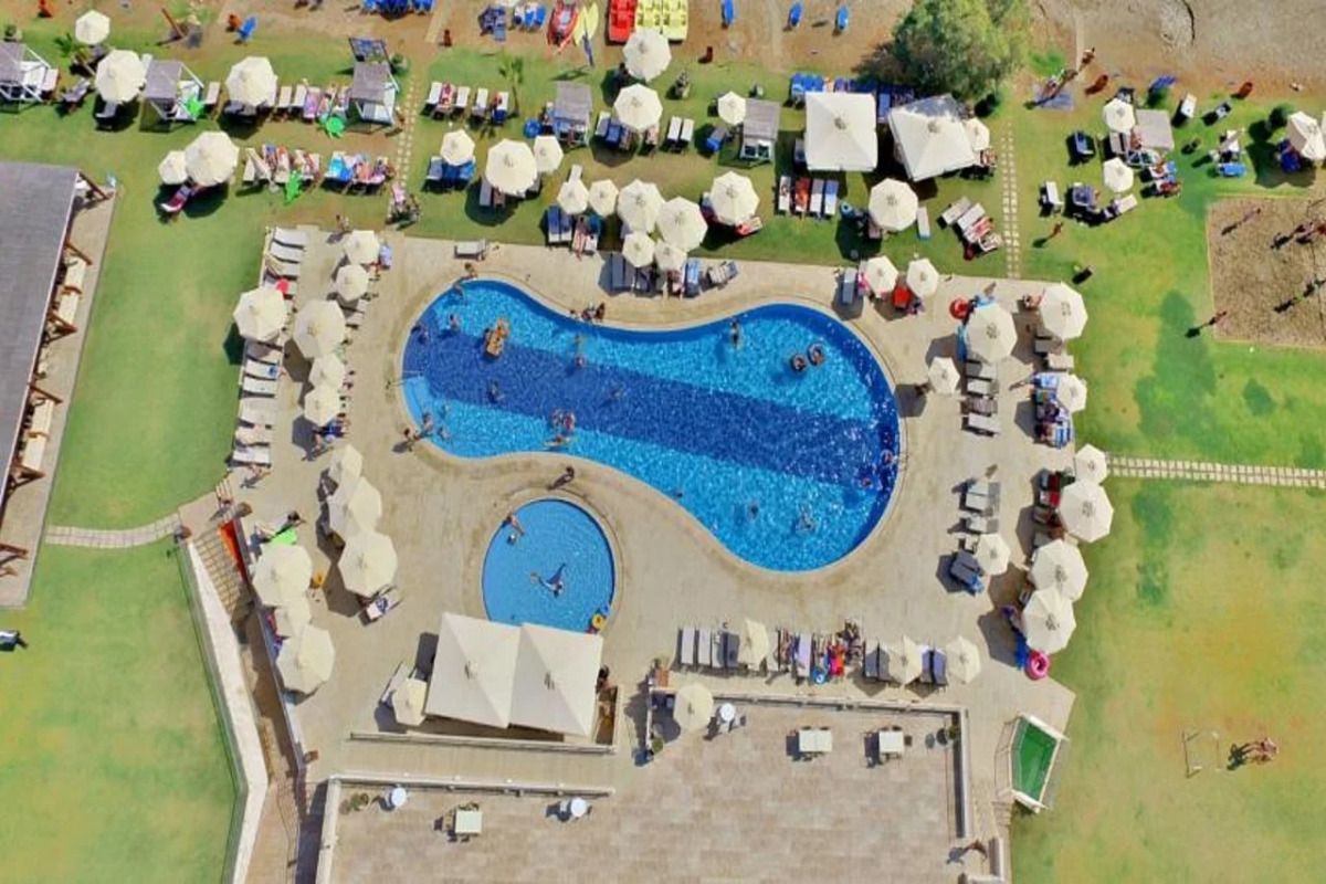 Kiani Beach Resort Family