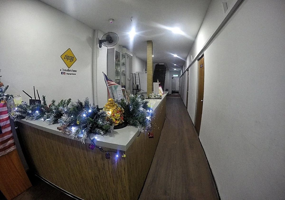 SPOT ON 90236 Zigzag Travellers Home - Hostel