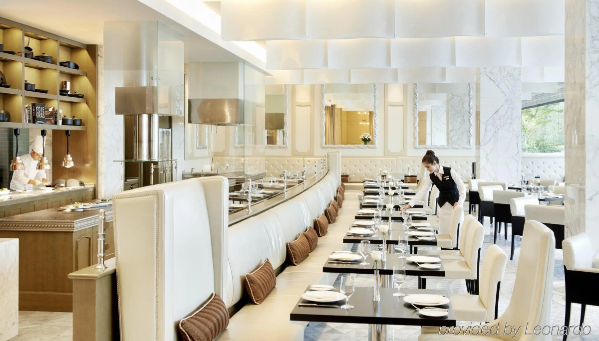 Отель Fairmont Baku at the Flame Towers